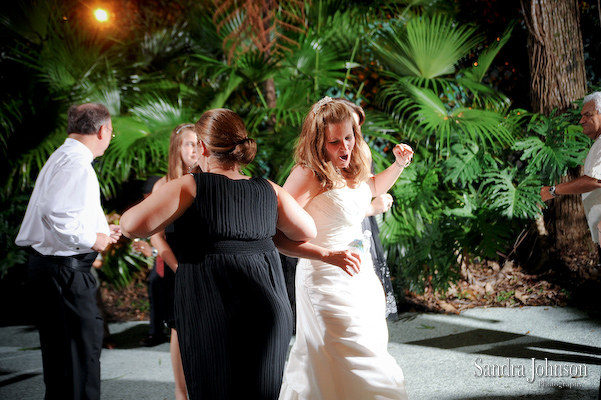 Best Courtyard Lake Lucerne - IW Phillips House Wedding photographer - Sandra Johnson (SJFoto.com)
